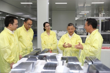 省高院副院長朱新力一行莅臨浙江鴻禧能源股份有限公司走訪慰問省人大代表李健