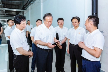 省高院黨組書記、院長李占國一行莅臨浙江鴻禧能源股份有限公司開展“三服務”